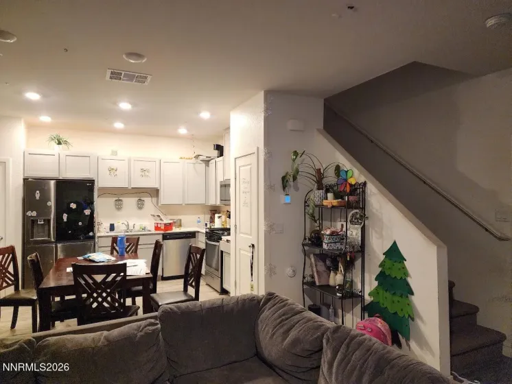 8810 Sky Wind, Reno, Nevada 89506, 3 Bedrooms Bedrooms, ,3 BathroomsBathrooms,Residential,Residential,Sky Wind,260000673