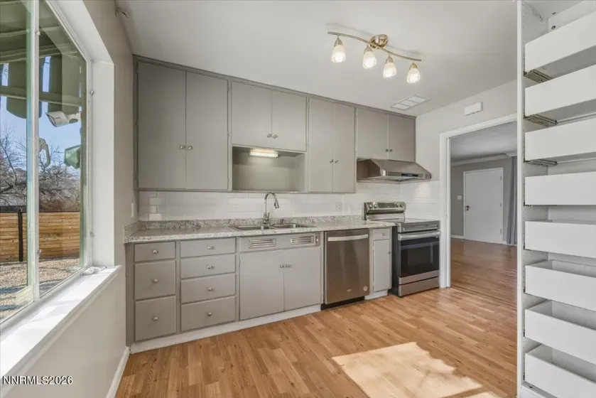 320 Plumb, Reno, Nevada 89509, 4 Bedrooms Bedrooms, ,2 BathroomsBathrooms,Residential,Residential,Plumb,260000680