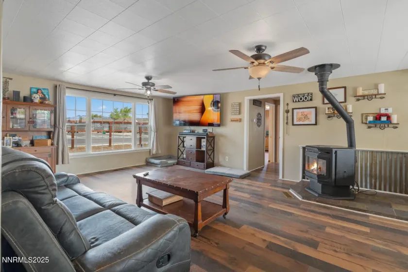 270 Elm, Fernley, Nevada 89408, 3 Bedrooms Bedrooms, ,2 BathroomsBathrooms,Residential,Residential,Elm,250055530