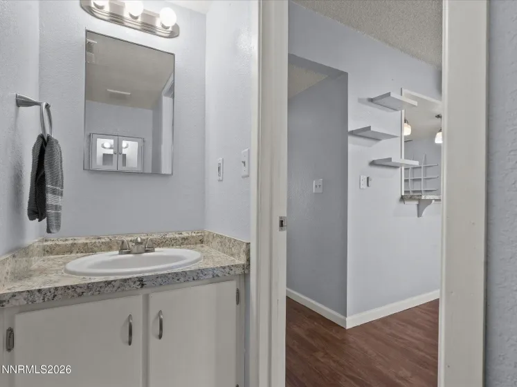 First floor 1/2 bath