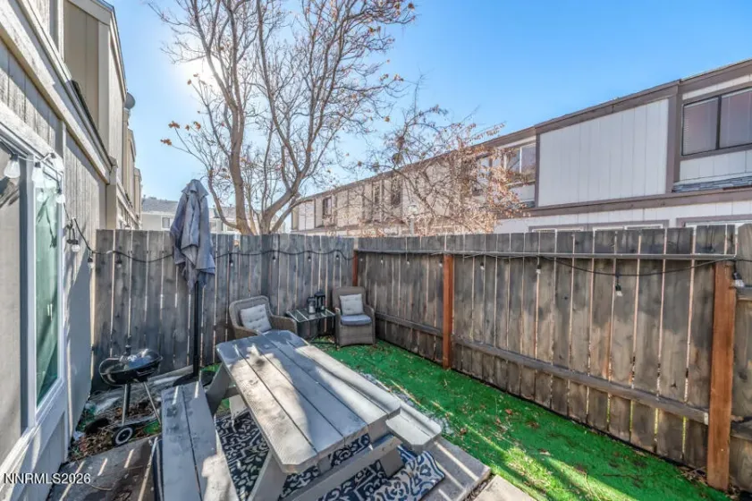 979 Damon, Sparks, Nevada 89431, 2 Bedrooms Bedrooms, ,2 BathroomsBathrooms,Residential,Residential,Damon,260000688