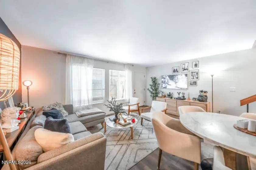 979 Damon, Sparks, Nevada 89431, 2 Bedrooms Bedrooms, ,2 BathroomsBathrooms,Residential,Residential,Damon,260000688