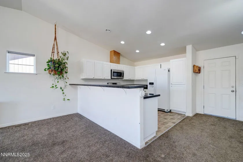 3175 Snowberry, Silver Springs, Nevada 89429, 3 Bedrooms Bedrooms, ,2 BathroomsBathrooms,Residential,Residential,Snowberry,250059385