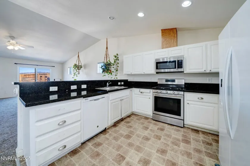 3175 Snowberry, Silver Springs, Nevada 89429, 3 Bedrooms Bedrooms, ,2 BathroomsBathrooms,Residential,Residential,Snowberry,250059385