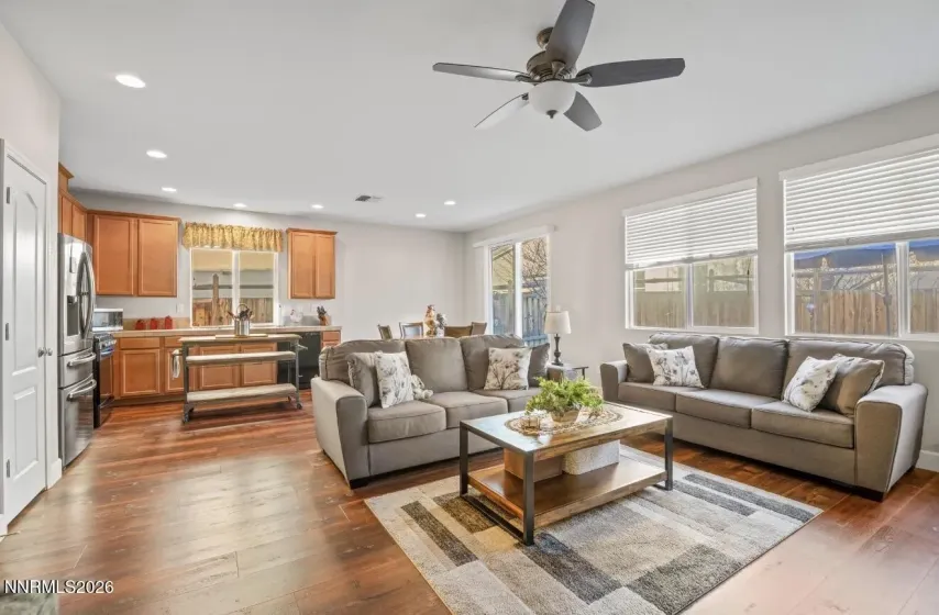 7214 Windswept, Sparks, Nevada 89436, 2 Bedrooms Bedrooms, ,2 BathroomsBathrooms,Residential,Residential,Windswept,260000755