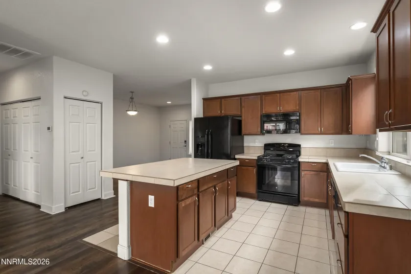 986 Floral Ridge, Sparks, Nevada 89436, 2 Bedrooms Bedrooms, ,2 BathroomsBathrooms,Residential,Residential,Floral Ridge,260000772