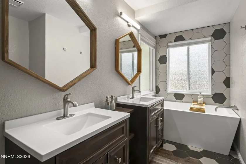 1602 Canyon Terrace, Sparks, Nevada 89436, 3 Bedrooms Bedrooms, ,3 BathroomsBathrooms,Residential,Residential,Canyon Terrace,260000778