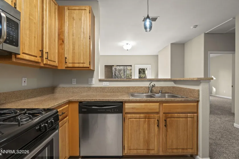 900 Meadows, Reno, Nevada 89521, 2 Bedrooms Bedrooms, ,2 BathroomsBathrooms,Residential,Residential,Meadows,260000780