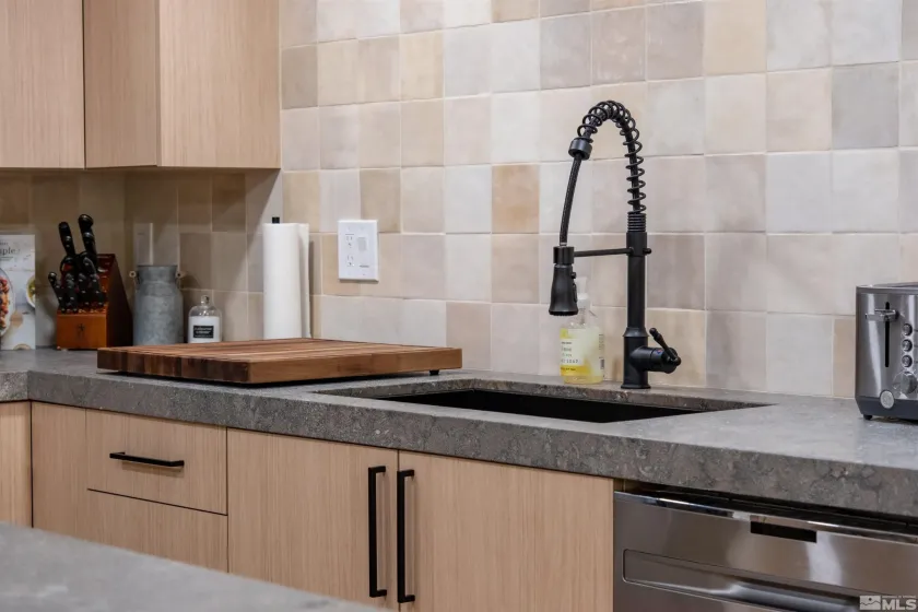 945 Harold, Incline Village, Nevada 89451, 3 Bedrooms Bedrooms, ,2 BathroomsBathrooms,Residential,Residential,Harold,260000785