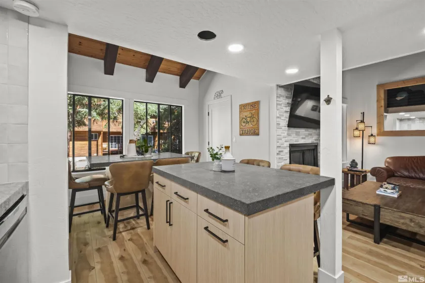 945 Harold, Incline Village, Nevada 89451, 3 Bedrooms Bedrooms, ,2 BathroomsBathrooms,Residential,Residential,Harold,260000785