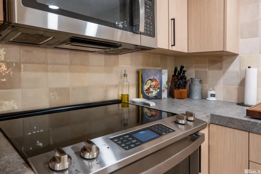 945 Harold, Incline Village, Nevada 89451, 3 Bedrooms Bedrooms, ,2 BathroomsBathrooms,Residential,Residential,Harold,260000785