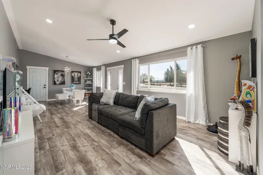 10155 Silver Knolls, Reno, Nevada 89508, 3 Bedrooms Bedrooms, ,2 BathroomsBathrooms,Residential,Residential,Silver Knolls,260000805