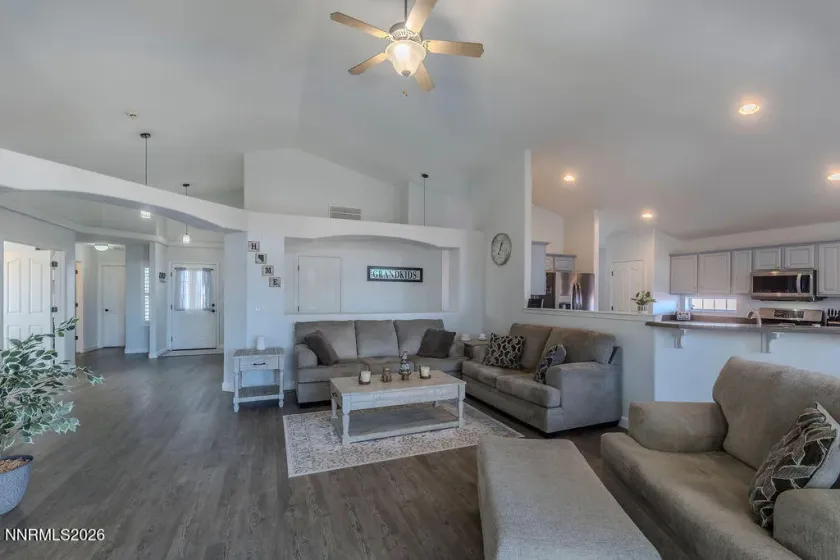 400 Dog Leg, Fernley, Nevada 89408, 3 Bedrooms Bedrooms, ,3 BathroomsBathrooms,Residential,Residential,Dog Leg,260000829