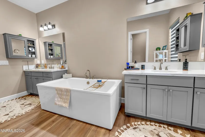 7637 Calypso, Sparks, Nevada 89436, 5 Bedrooms Bedrooms, ,4 BathroomsBathrooms,Residential,Residential,Calypso,260000844