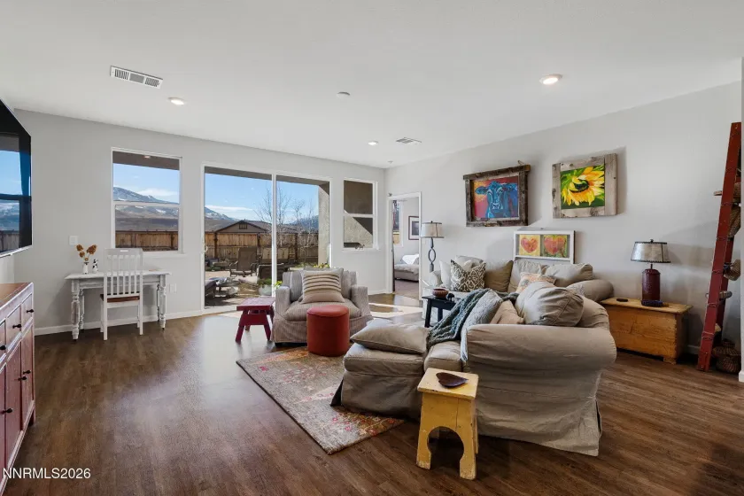 8310 Endsley, Reno, Nevada 89523, 4 Bedrooms Bedrooms, ,3 BathroomsBathrooms,Residential,Residential,Endsley,260000860