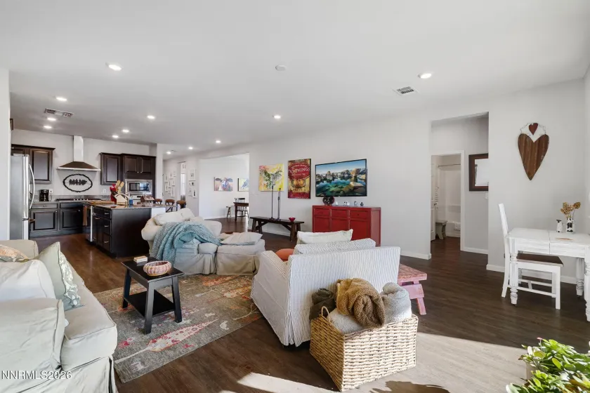 8310 Endsley, Reno, Nevada 89523, 4 Bedrooms Bedrooms, ,3 BathroomsBathrooms,Residential,Residential,Endsley,260000860