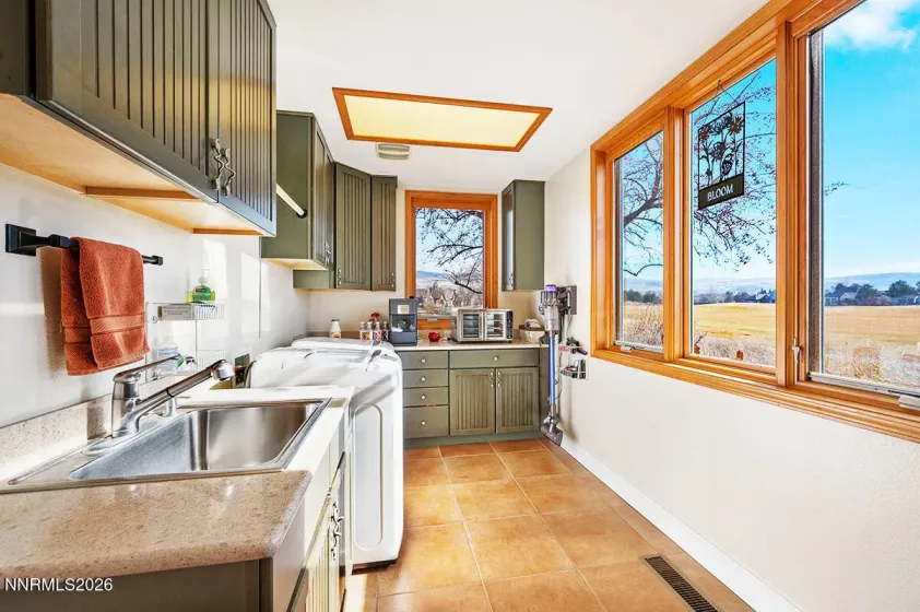 7279 Silver King, Sparks, Nevada 89436, 4 Bedrooms Bedrooms, ,3 BathroomsBathrooms,Residential,Residential,Silver King,260000867