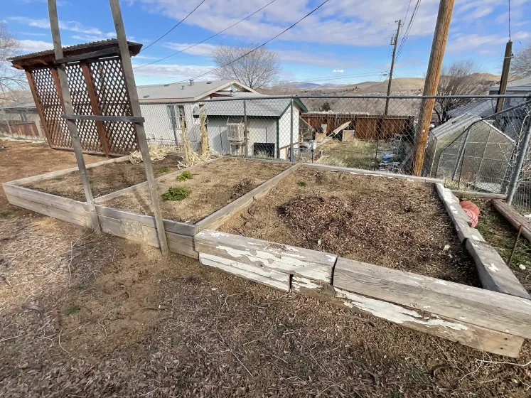 320 Brownlee Ln, Sun Valley, Nevada 89433, 2 Bedrooms Bedrooms, 10 Rooms Rooms,2 BathroomsBathrooms,Manufactured,Residential,Brownlee,260000872