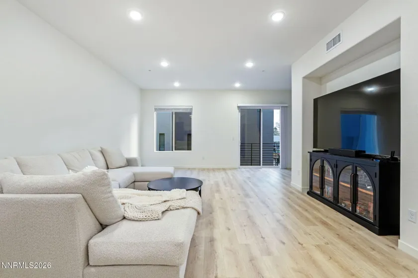 176 Rissone, Reno, Nevada 89503, 4 Bedrooms Bedrooms, ,4 BathroomsBathrooms,Residential,Residential,Rissone,260000880