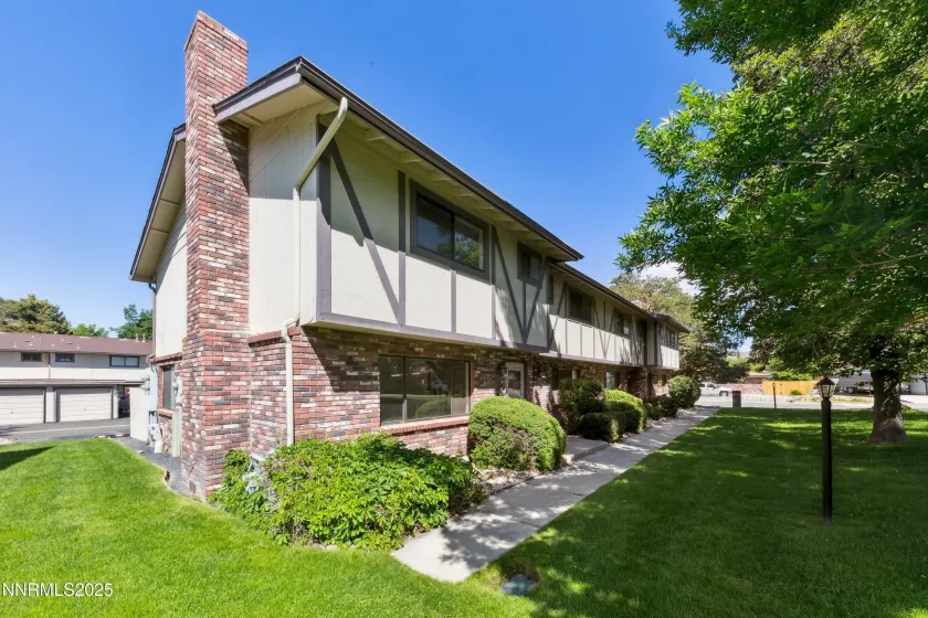 718 Travis, Carson City, Nevada 89701, 2 Bedrooms Bedrooms, ,3 BathroomsBathrooms,Residential,Residential,Travis,250051271