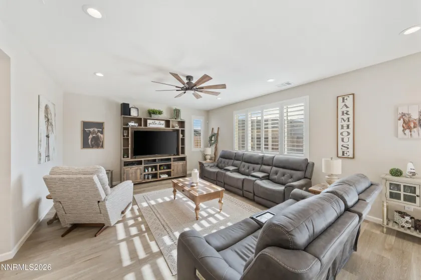 2131 Musselshell, Sparks, Nevada 89436, 4 Bedrooms Bedrooms, ,3 BathroomsBathrooms,Residential,Residential,Musselshell,260000882