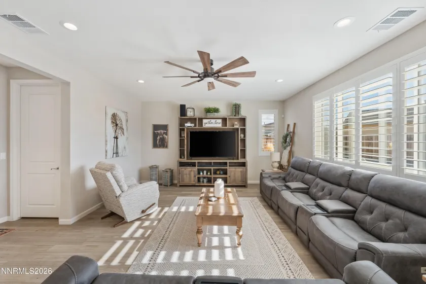 2131 Musselshell, Sparks, Nevada 89436, 4 Bedrooms Bedrooms, ,3 BathroomsBathrooms,Residential,Residential,Musselshell,260000882