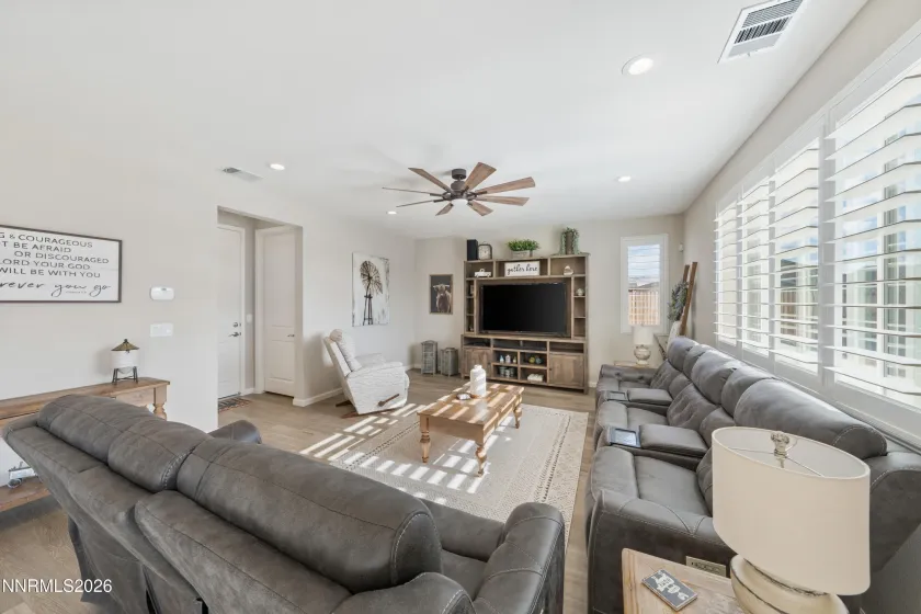 2131 Musselshell, Sparks, Nevada 89436, 4 Bedrooms Bedrooms, ,3 BathroomsBathrooms,Residential,Residential,Musselshell,260000882