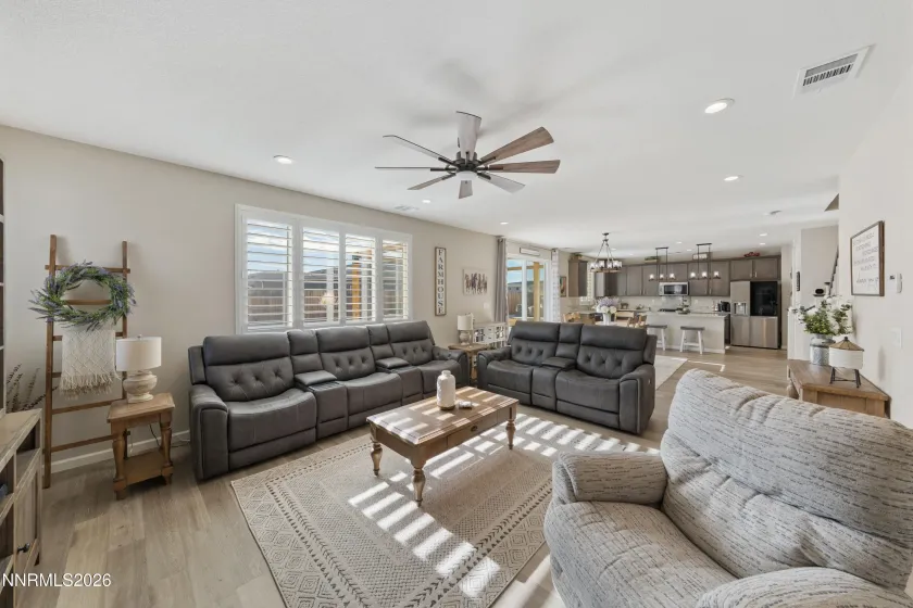 2131 Musselshell, Sparks, Nevada 89436, 4 Bedrooms Bedrooms, ,3 BathroomsBathrooms,Residential,Residential,Musselshell,260000882