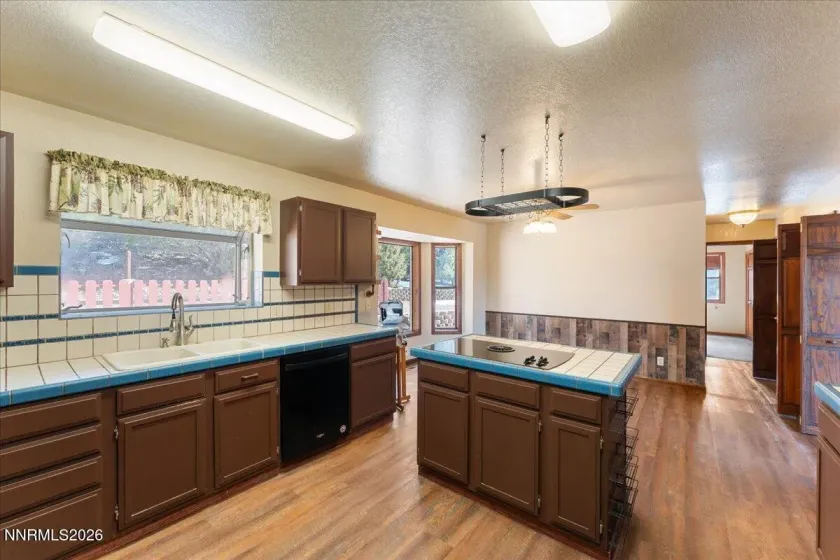 21381 Crestview, Reno, Nevada 89521, 4 Bedrooms Bedrooms, ,3 BathroomsBathrooms,Residential,Residential,Crestview,260000896