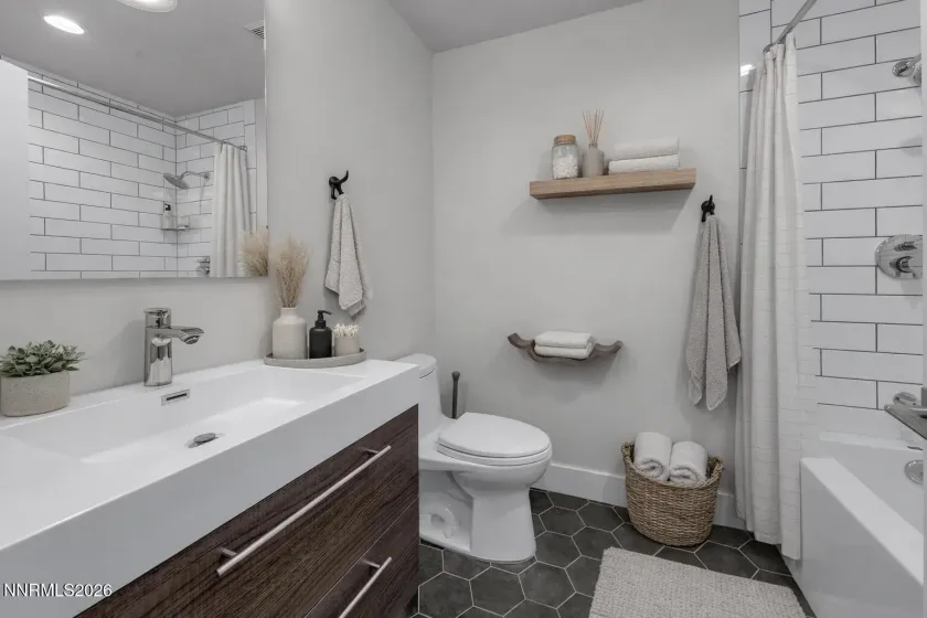 4957 Lakeridge, Reno, Nevada 89509, 2 Bedrooms Bedrooms, ,2 BathroomsBathrooms,Residential,Residential,Lakeridge,260000906