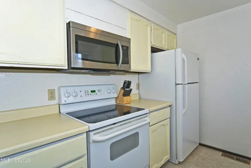 718 Travis, Carson City, Nevada 89701, 2 Bedrooms Bedrooms, ,3 BathroomsBathrooms,Residential,Residential,Travis,260000908