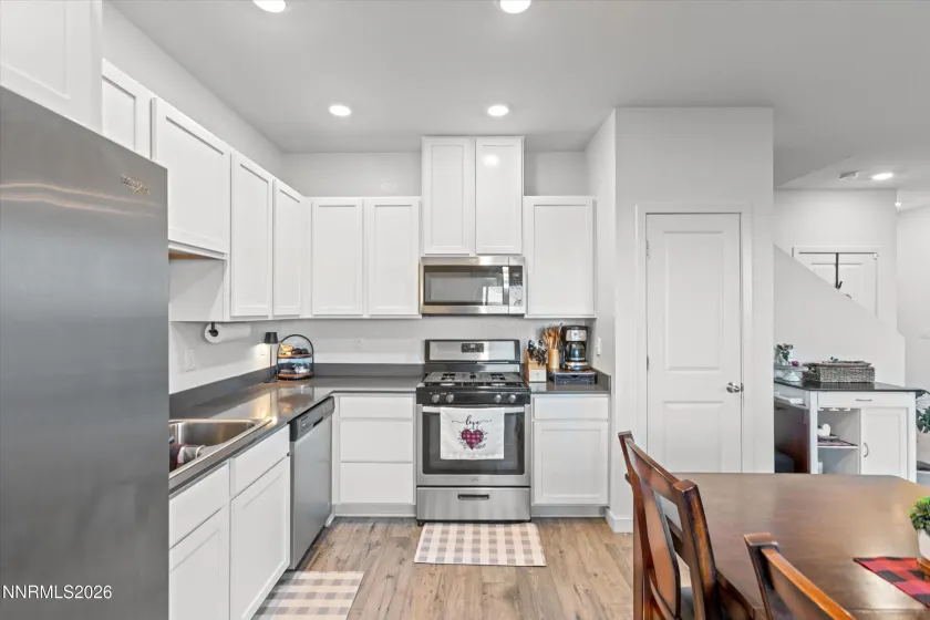 8803 Sky Wind, Reno, Nevada 89506, 4 Bedrooms Bedrooms, ,3 BathroomsBathrooms,Residential,Residential,Sky Wind,260000918