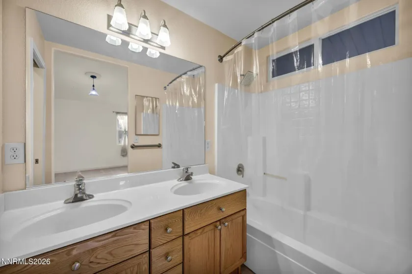 Primary bath/double sinks