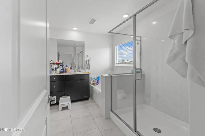 7400 Hundred Acre, Reno, Nevada 89506, 4 Bedrooms Bedrooms, ,3 BathroomsBathrooms,Residential,Residential,Hundred Acre,260000927