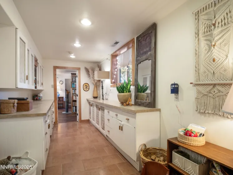 1880 Franklin, Carson City, Nevada 89706, 5 Bedrooms Bedrooms, ,3 BathroomsBathrooms,Residential,Residential,Franklin,260000958