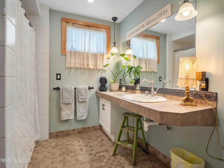 1880 Franklin, Carson City, Nevada 89706, 5 Bedrooms Bedrooms, ,3 BathroomsBathrooms,Residential,Residential,Franklin,260000958