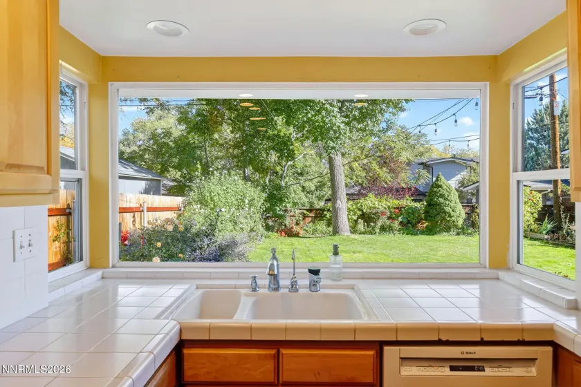 1464 Mark Twain, Reno, Nevada 89509, 3 Bedrooms Bedrooms, ,2 BathroomsBathrooms,Residential,Residential,Mark Twain,260000959