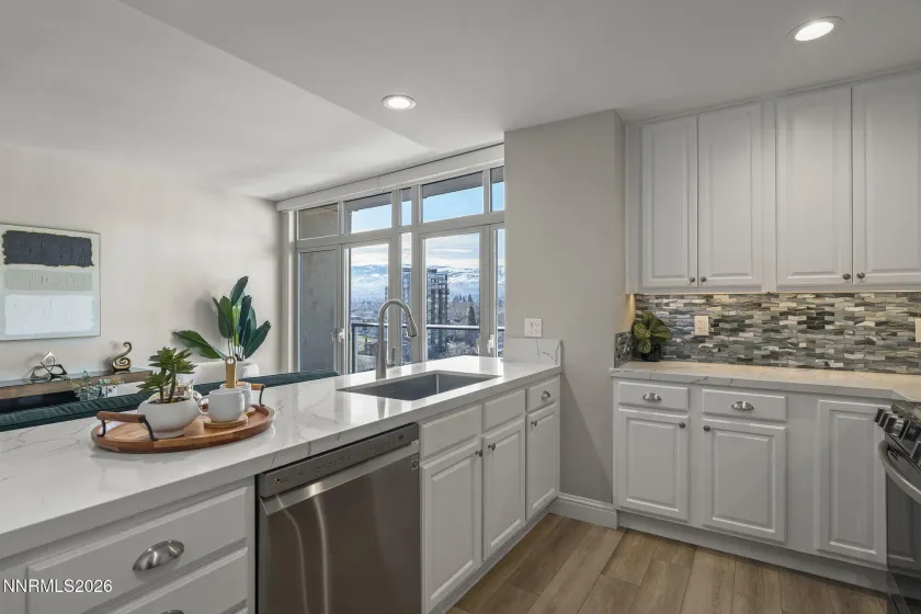 50 Sierra, Reno, Nevada 89501, 2 Bedrooms Bedrooms, ,2 BathroomsBathrooms,Residential,Residential,Sierra,260000981