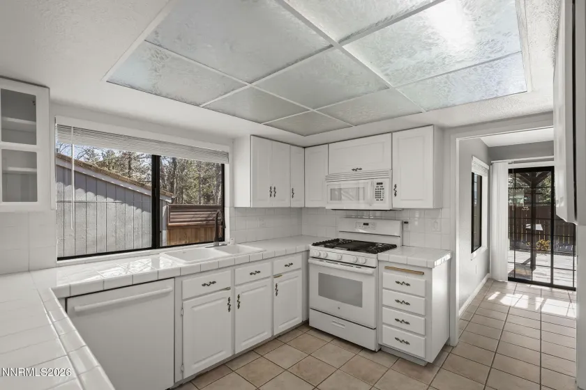 6429 Meadow Valley, Reno, Nevada 89519, 3 Bedrooms Bedrooms, ,3 BathroomsBathrooms,Residential,Residential,Meadow Valley,260000994