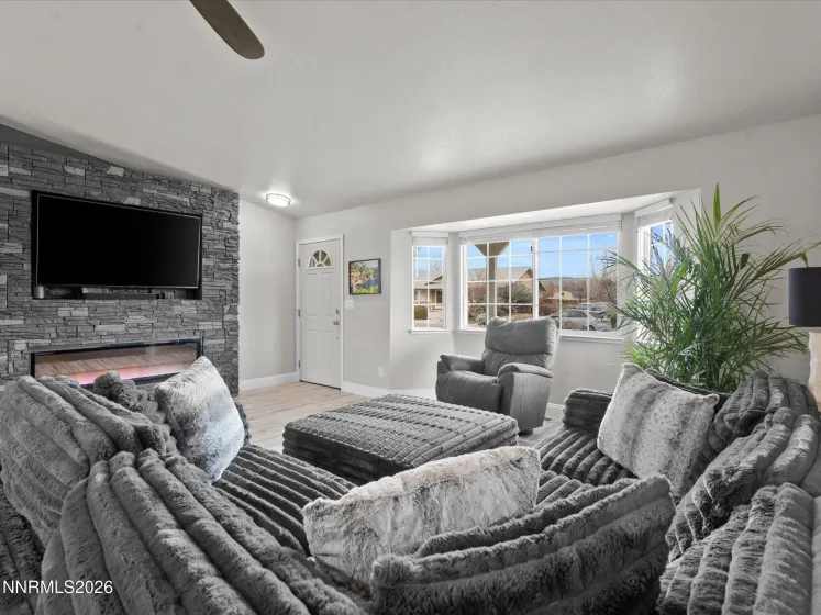 390 Ember, Sparks, Nevada 89436, 3 Bedrooms Bedrooms, ,3 BathroomsBathrooms,Residential,Residential,Ember,260001000