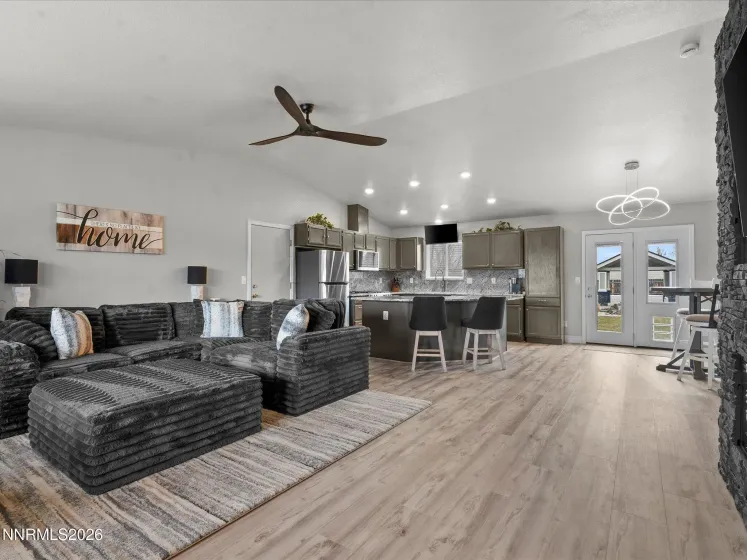 390 Ember, Sparks, Nevada 89436, 3 Bedrooms Bedrooms, ,3 BathroomsBathrooms,Residential,Residential,Ember,260001000