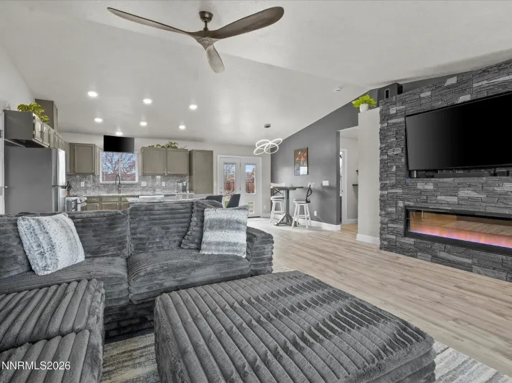 390 Ember, Sparks, Nevada 89436, 3 Bedrooms Bedrooms, ,3 BathroomsBathrooms,Residential,Residential,Ember,260001000