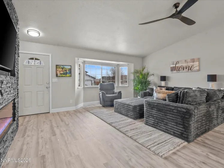 390 Ember, Sparks, Nevada 89436, 3 Bedrooms Bedrooms, ,3 BathroomsBathrooms,Residential,Residential,Ember,260001000