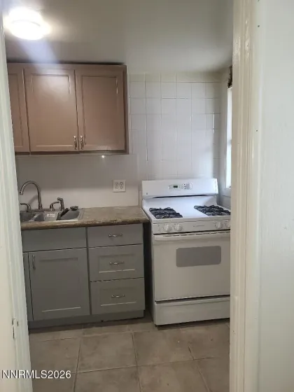 650 Denslowe, Reno, Nevada 89512, ,Residential Income,Residential,Denslowe,260001005