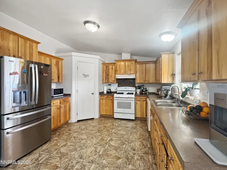 3410 Moon, Winnemucca, Nevada 89445, 3 Bedrooms Bedrooms, ,2 BathroomsBathrooms,Residential,Residential,Moon,260001007