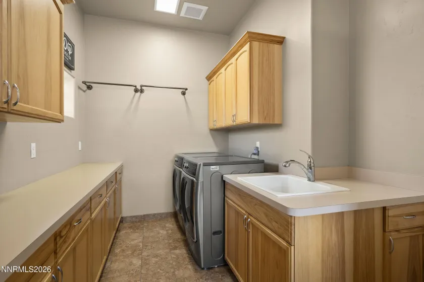 730 Encanto, Sparks, Nevada 89441, 4 Bedrooms Bedrooms, ,4 BathroomsBathrooms,Residential,Residential,Encanto,260001049