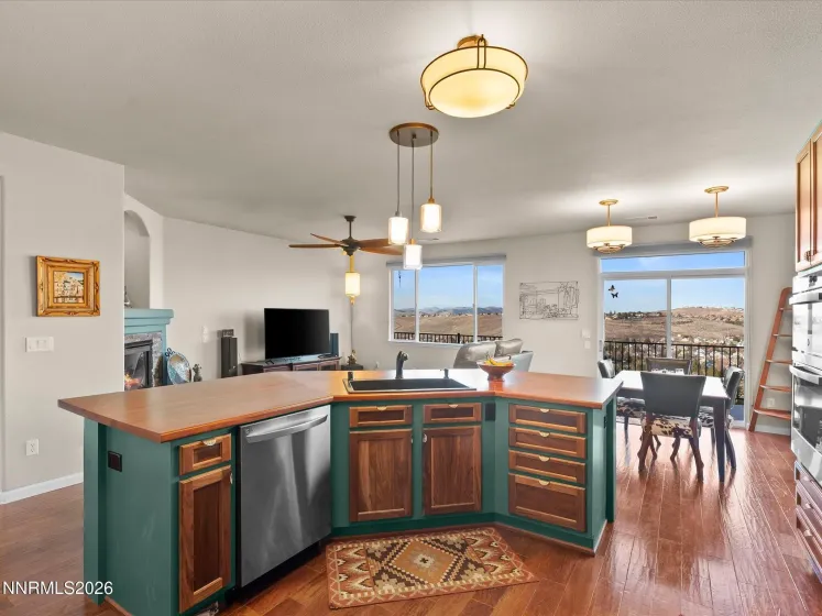 4430 Dancing Moon, Sparks, Nevada 89436, 5 Bedrooms Bedrooms, ,3 BathroomsBathrooms,Residential,Residential,Dancing Moon,260001055