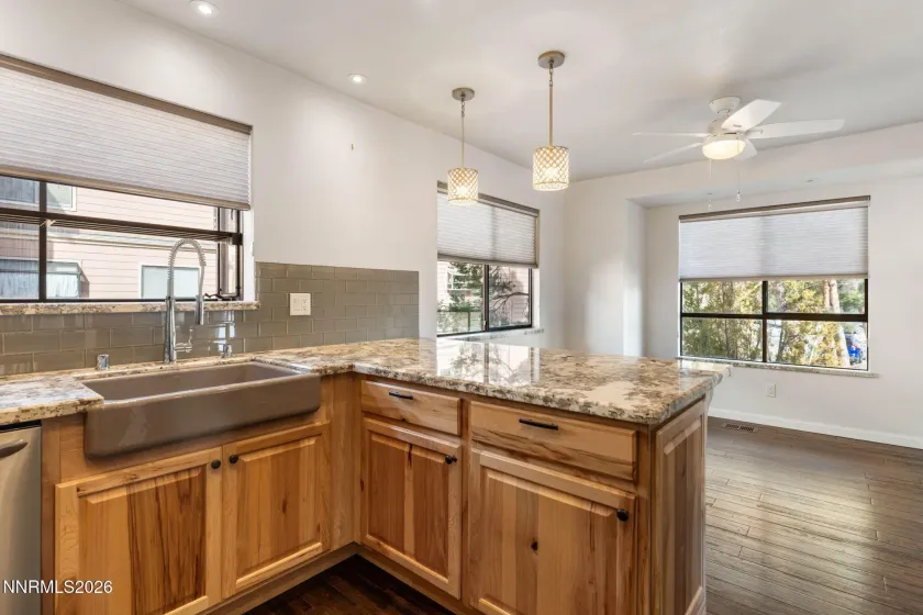 2875 Idlewild, Reno, Nevada 89509, 2 Bedrooms Bedrooms, ,3 BathroomsBathrooms,Residential,Residential,Idlewild,260001068