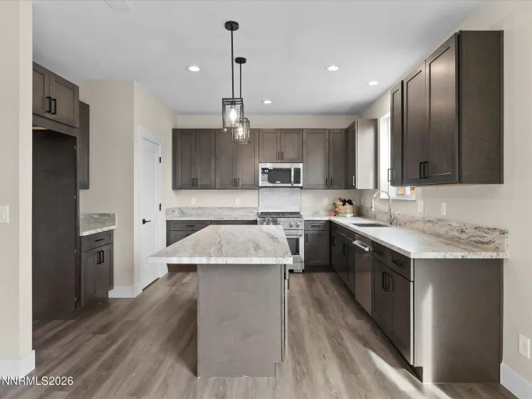 3592 Oakridge, Sparks, Nevada 89436, 4 Bedrooms Bedrooms, ,3 BathroomsBathrooms,Residential,Residential,Oakridge,260001088