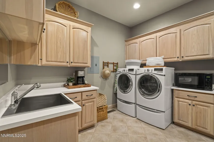 1690 Green Ash, Reno, Nevada 89511, 3 Bedrooms Bedrooms, ,4 BathroomsBathrooms,Residential,Residential,Green Ash,260001092